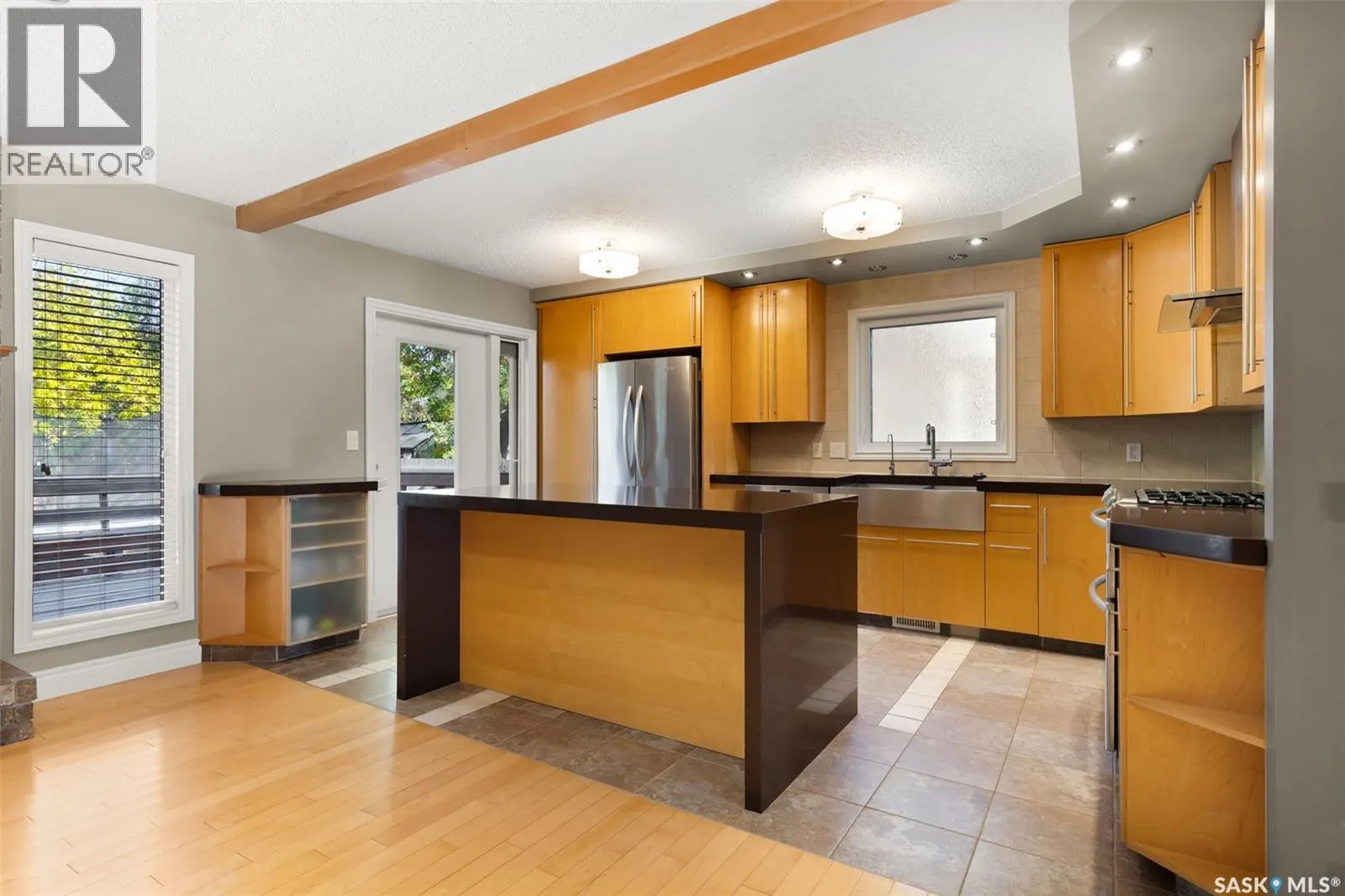 2206 Assiniboine AVENUE E