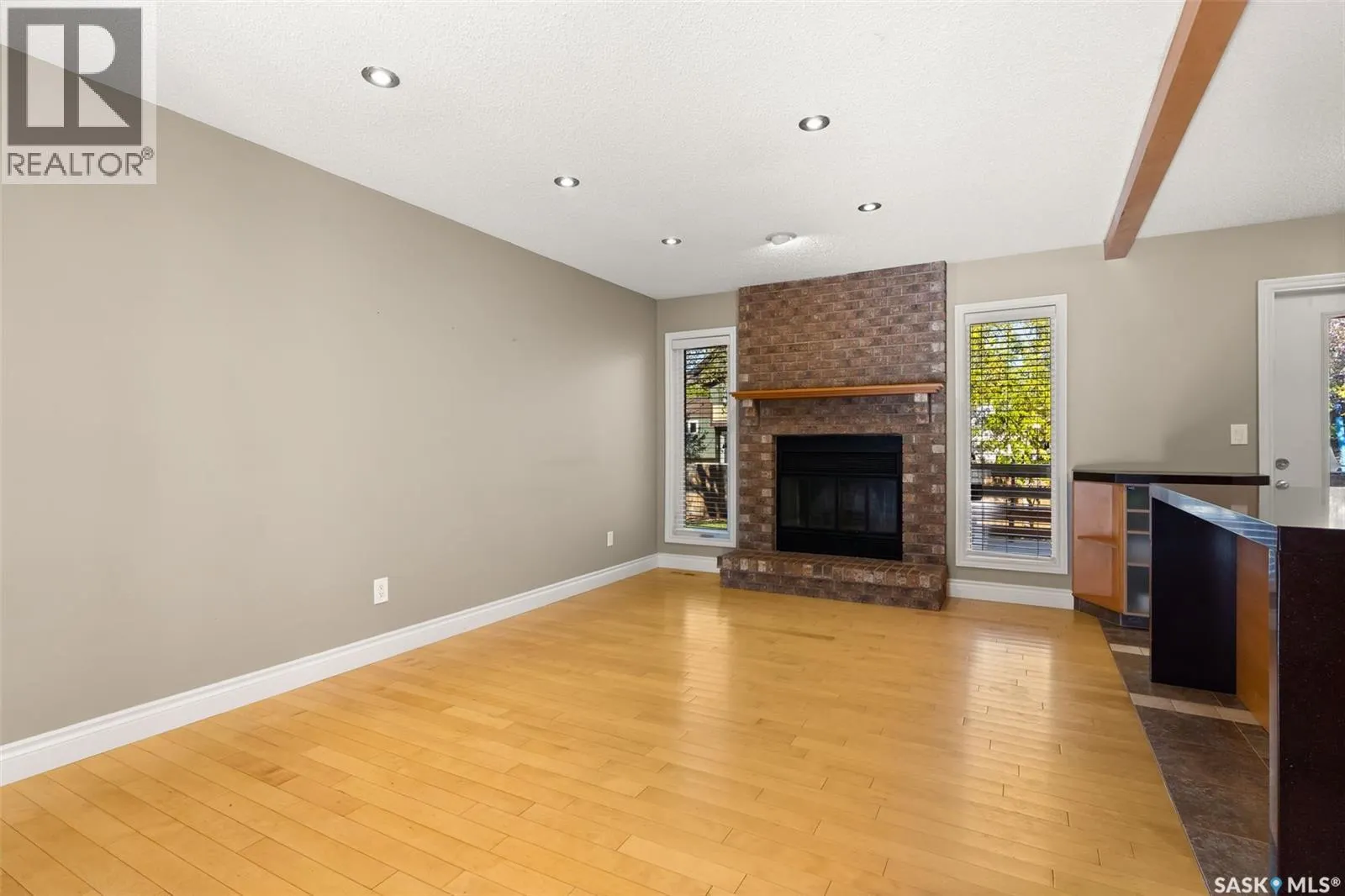 2206 Assiniboine AVENUE E
