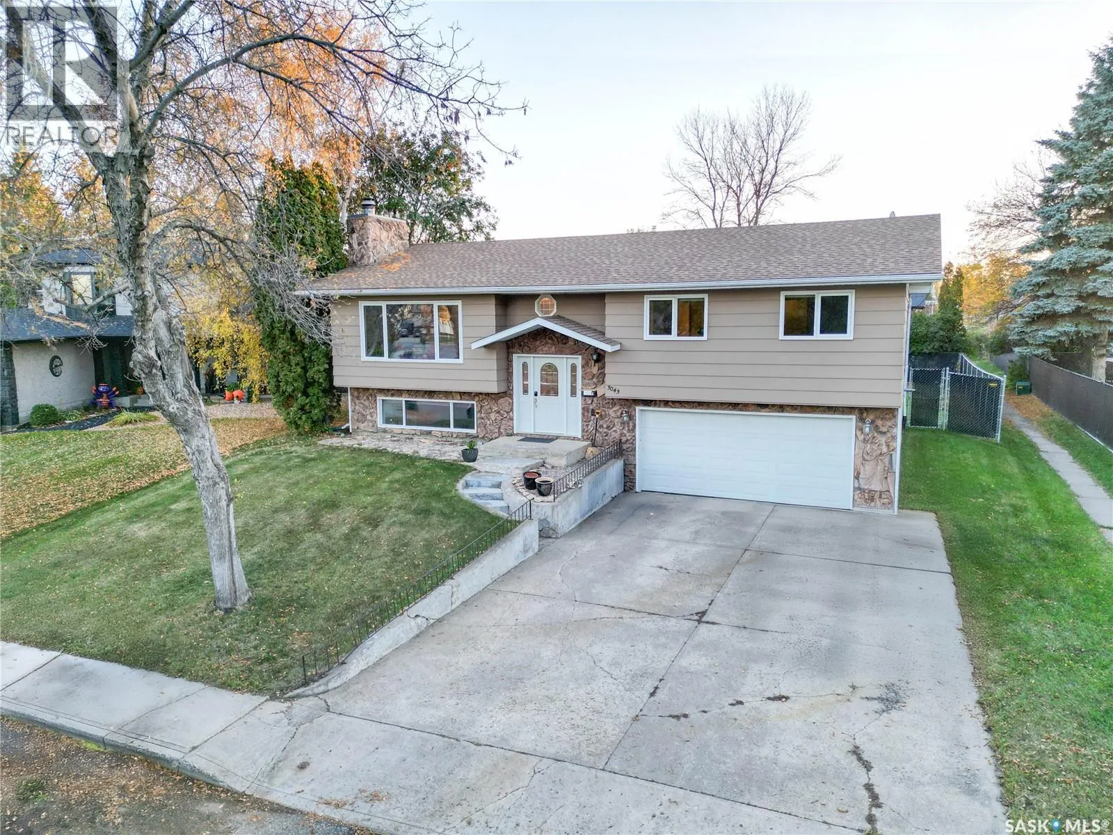 3043 Erickson CRESCENT