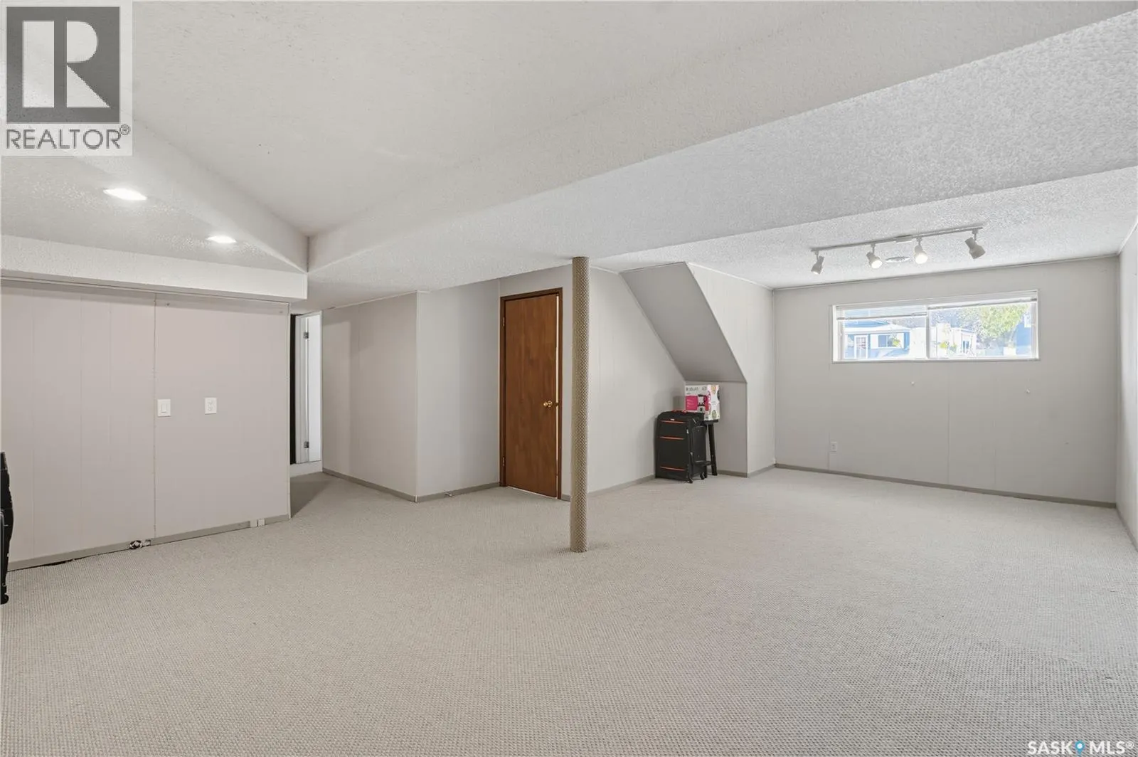 337 Brock CRESCENT