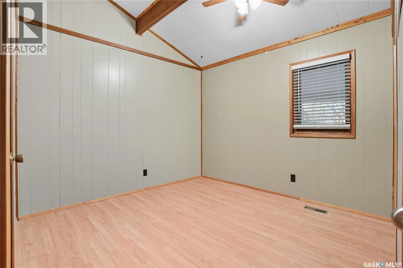 3417 Nickorick Beach Road East