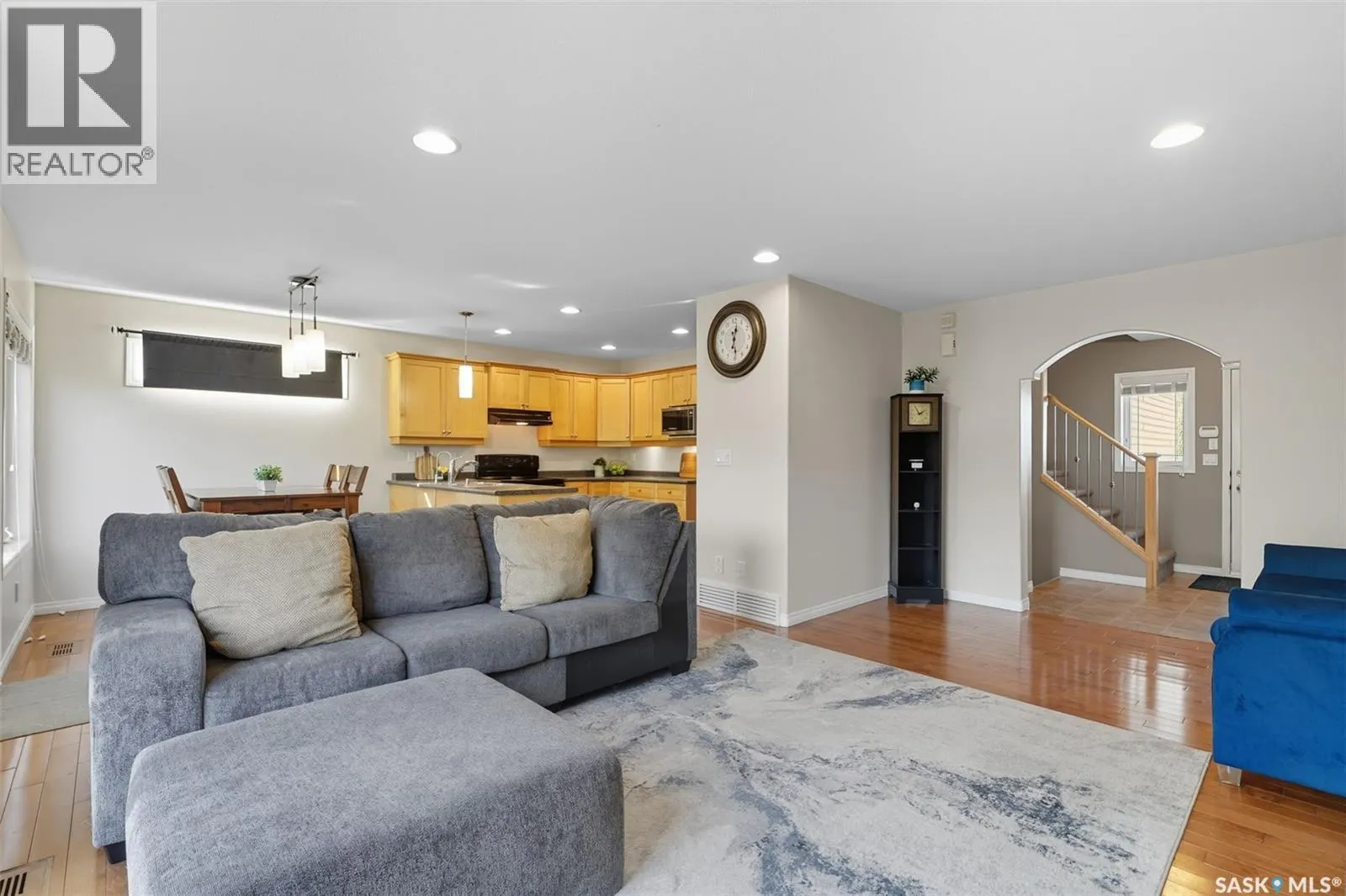 206 MARTIN CRESCENT