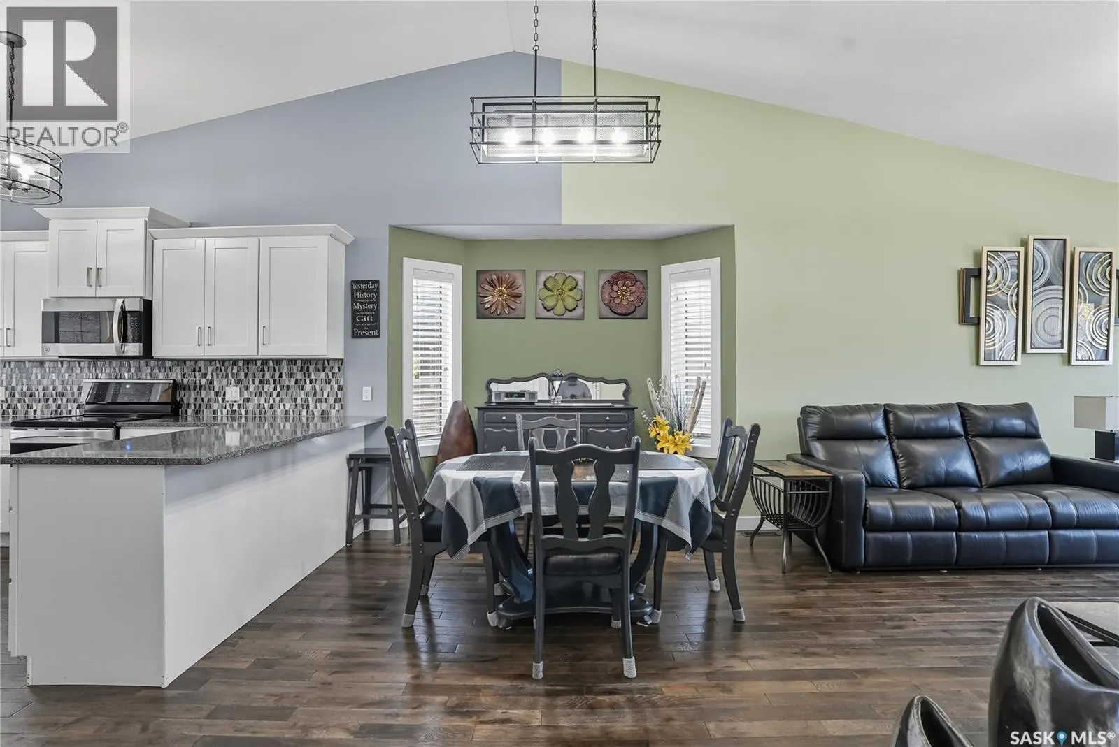 519 Guenter CRESCENT
