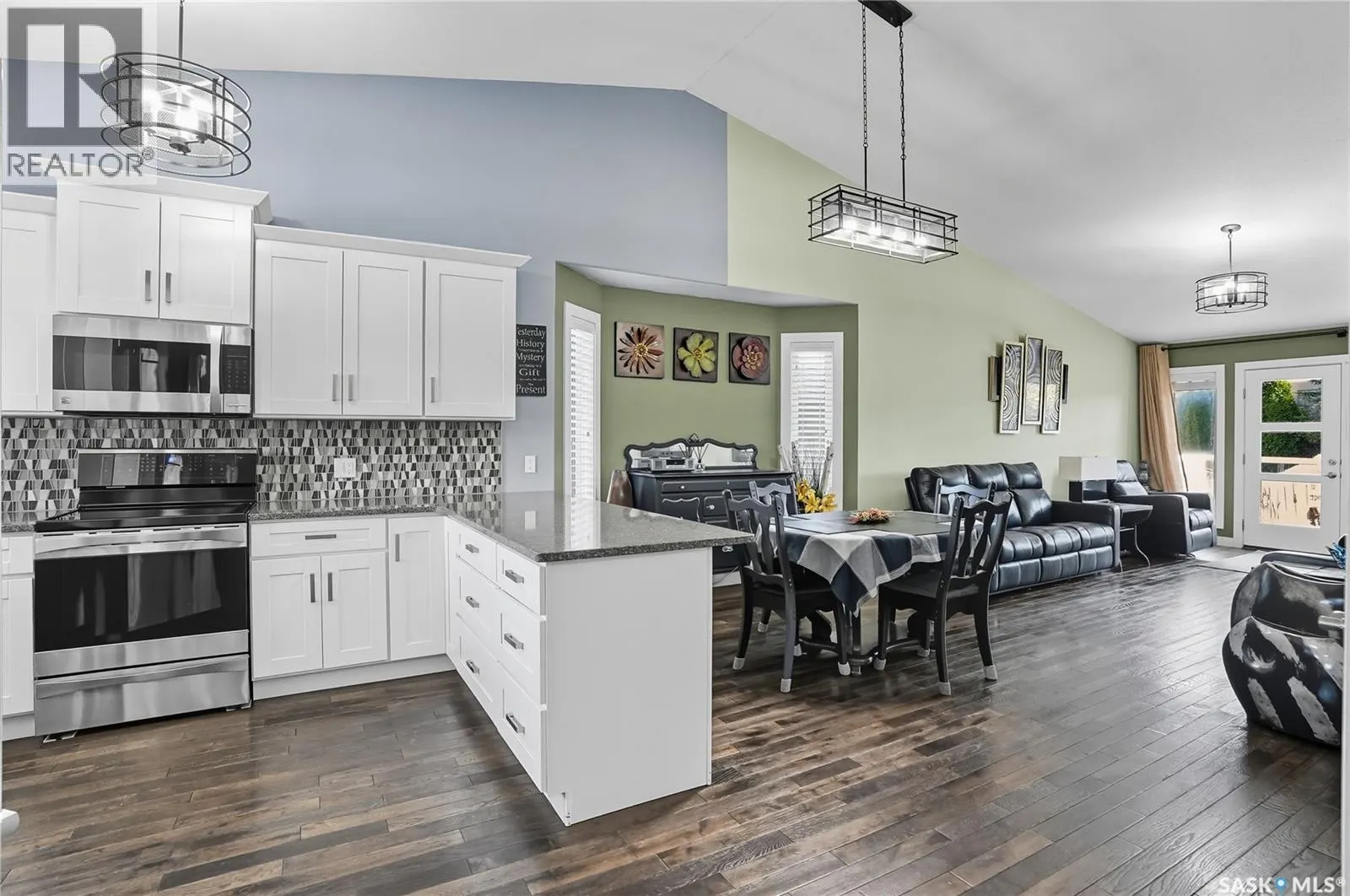 519 Guenter CRESCENT