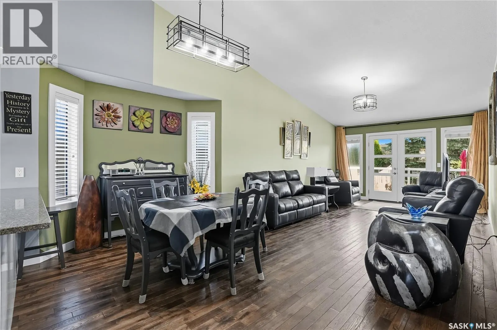 519 Guenter CRESCENT