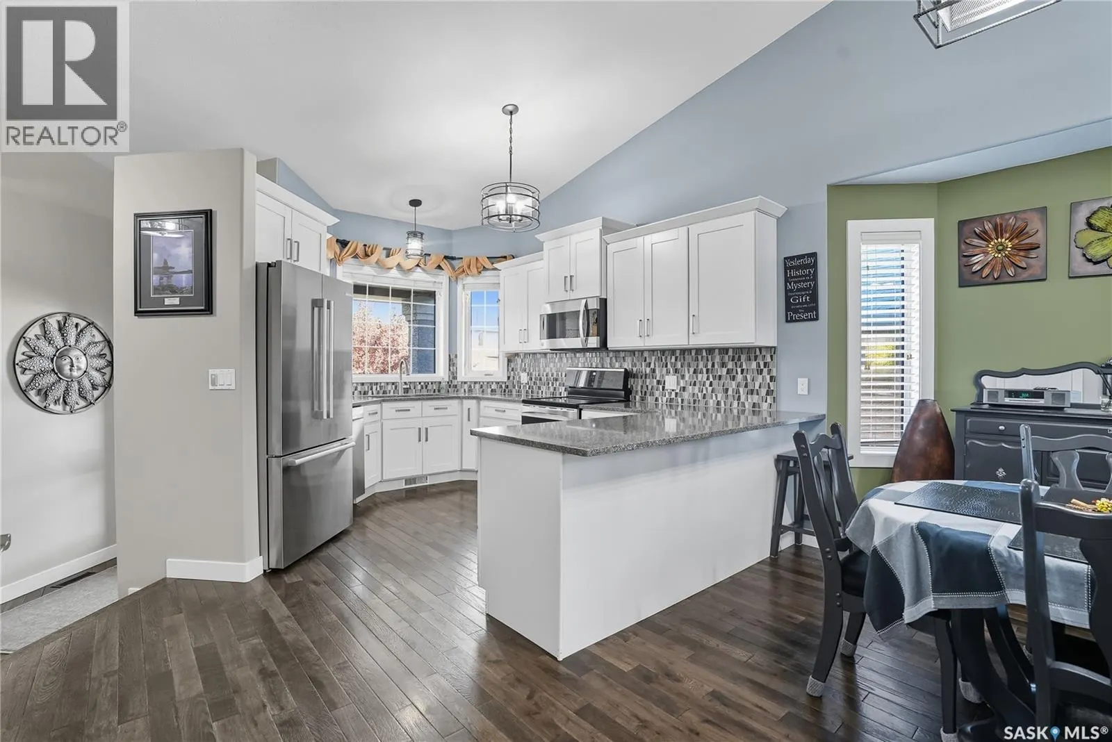 519 Guenter CRESCENT