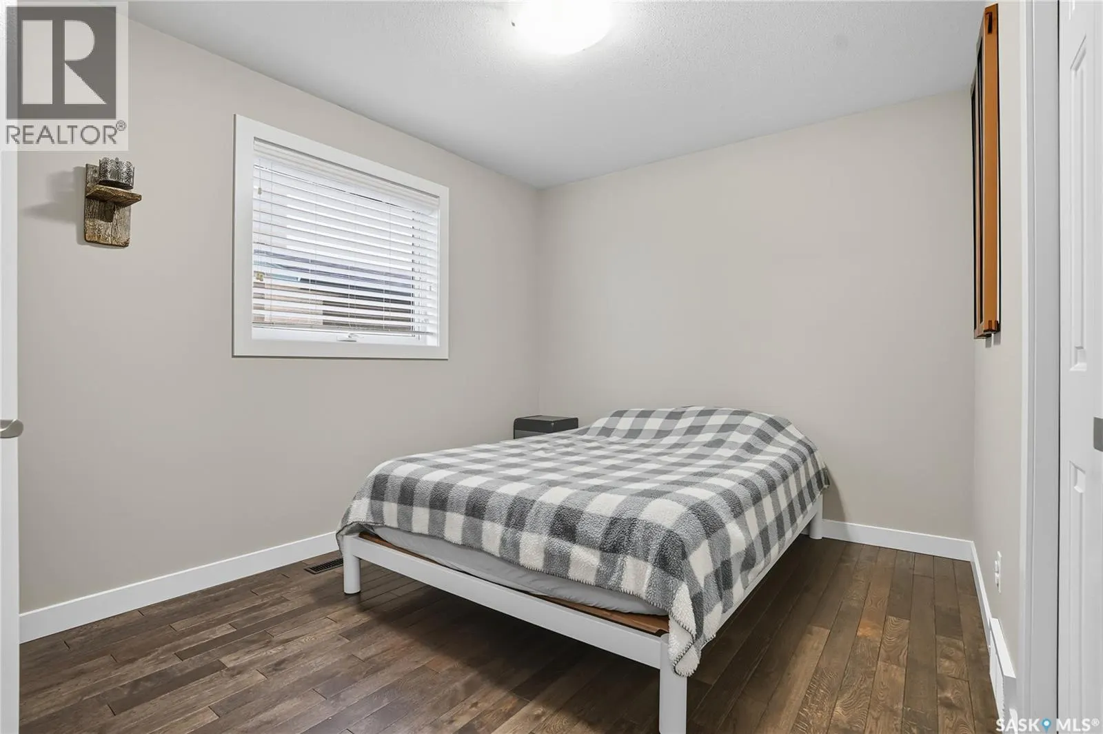 519 Guenter CRESCENT