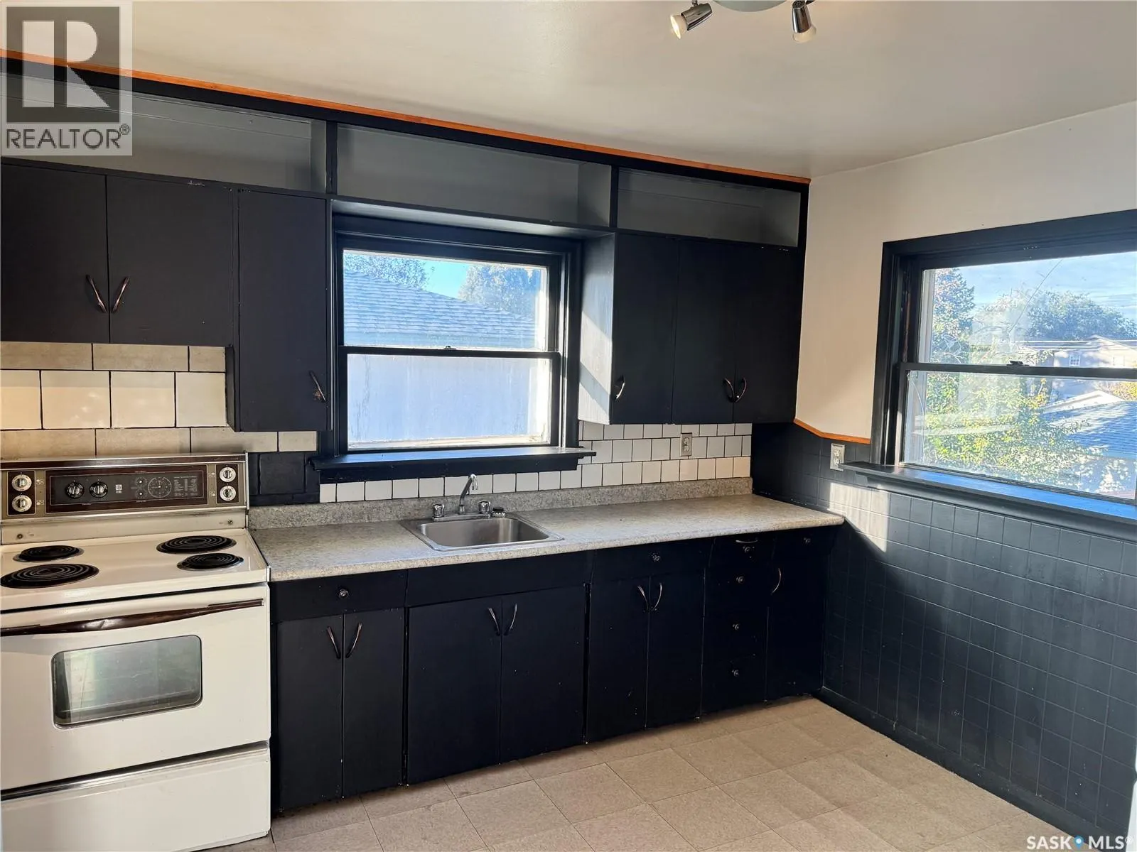 325 V AVENUE S