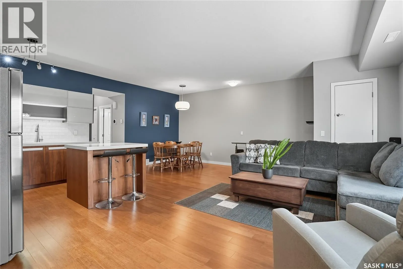 408 1015 Patrick CRESCENT