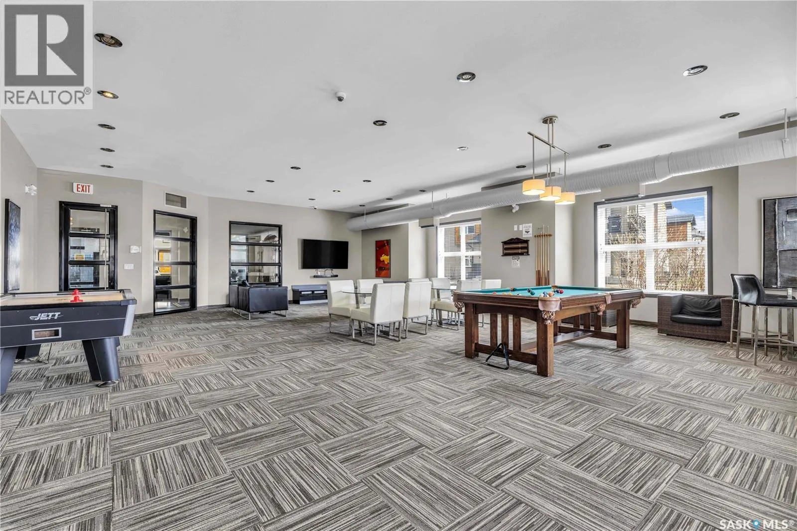 408 1015 Patrick CRESCENT