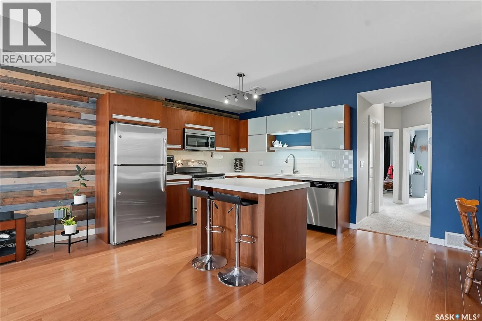 408 1015 Patrick CRESCENT