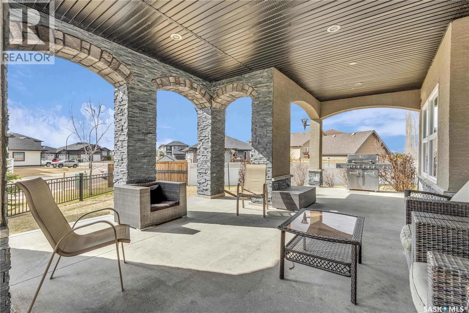 408 1015 Patrick CRESCENT
