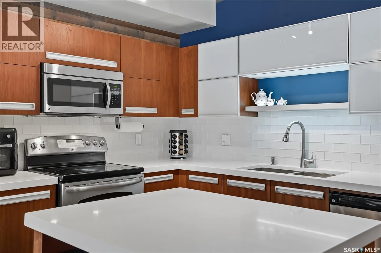 408 1015 Patrick CRESCENT