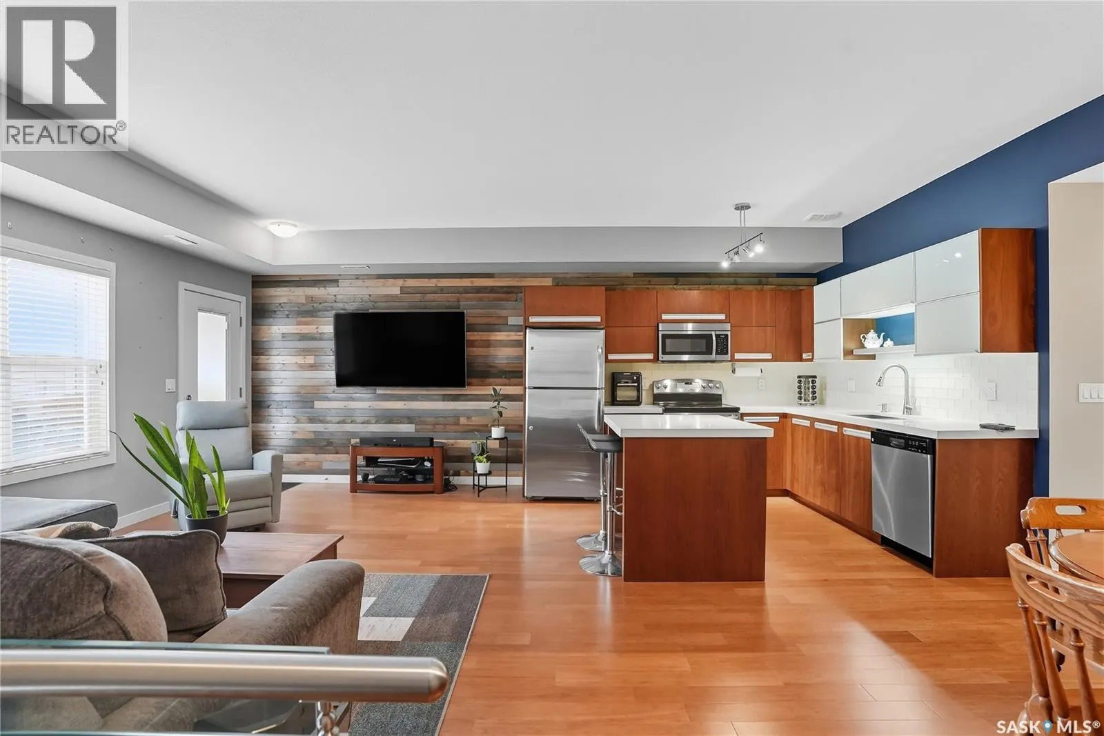 408 1015 Patrick CRESCENT