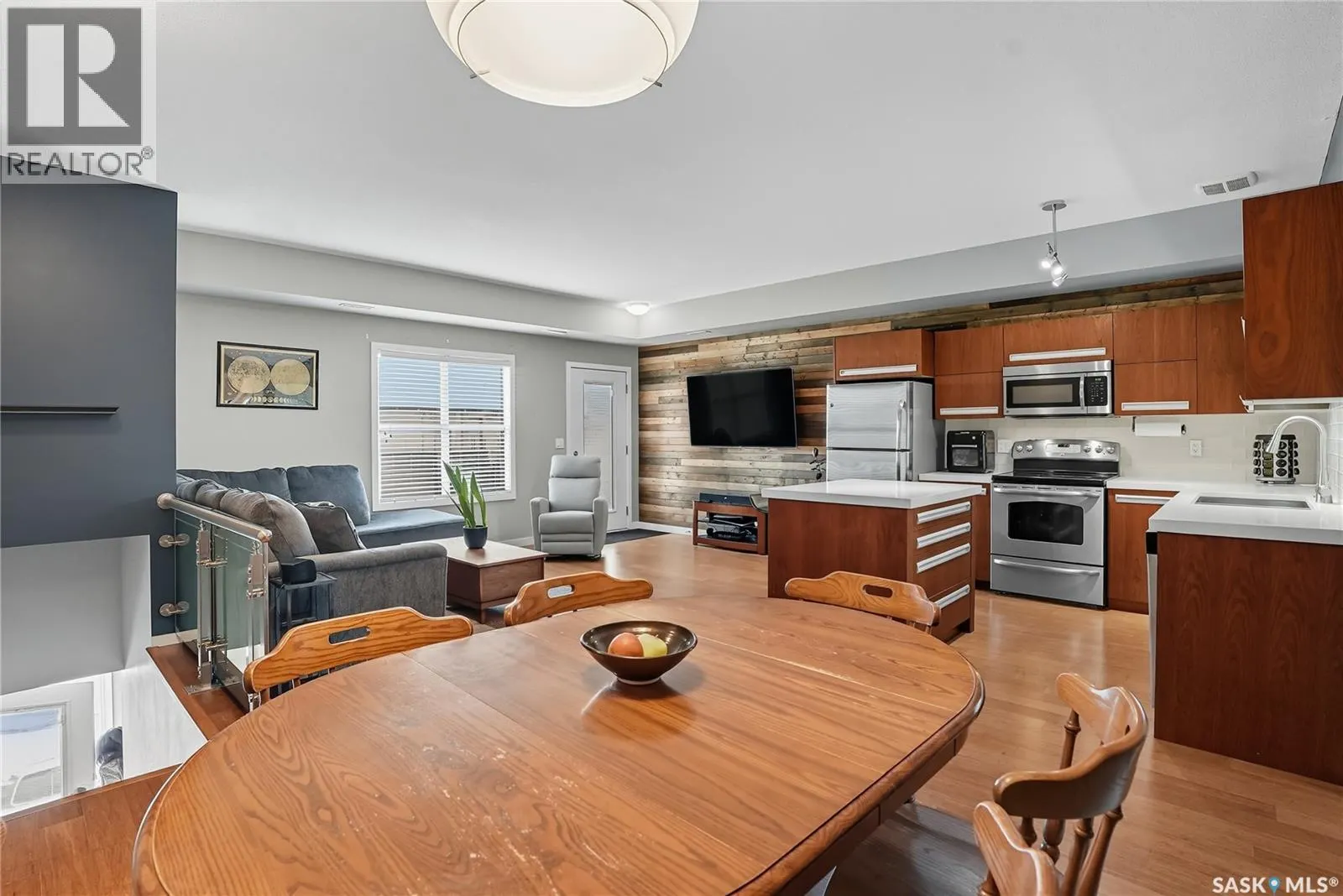 408 1015 Patrick CRESCENT