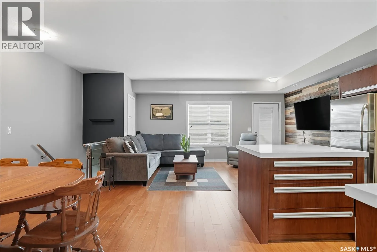 408 1015 Patrick CRESCENT