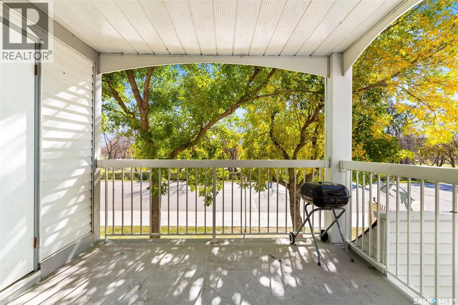 201 960 Assiniboine AVENUE