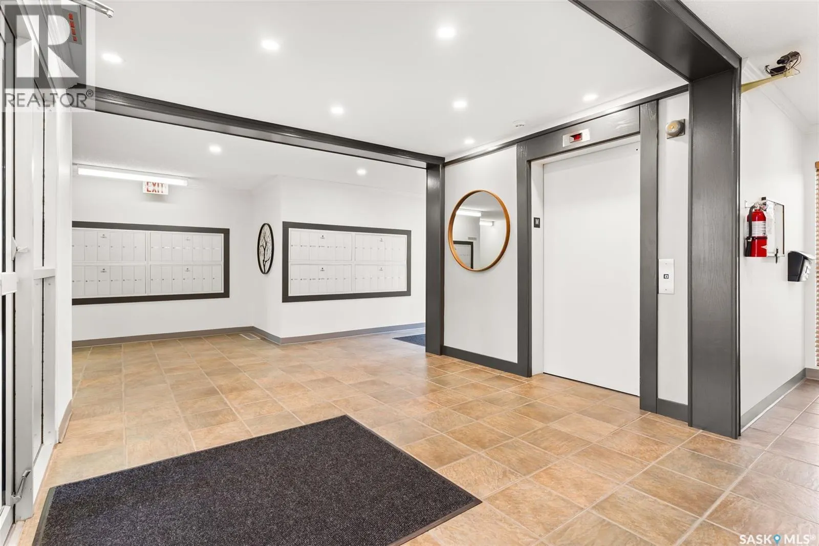 201 960 Assiniboine AVENUE