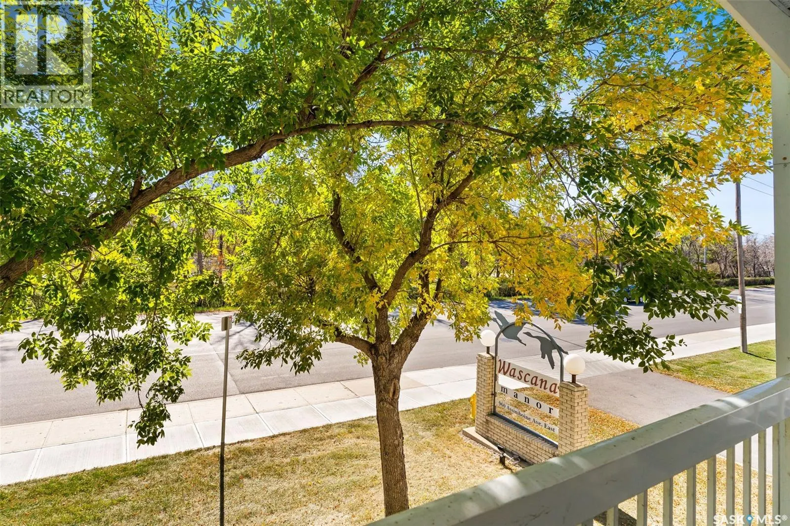 201 960 Assiniboine AVENUE