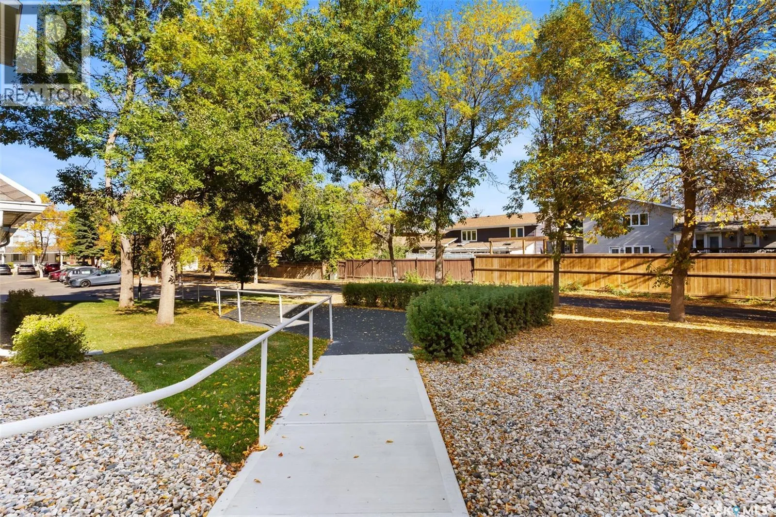 201 960 Assiniboine AVENUE