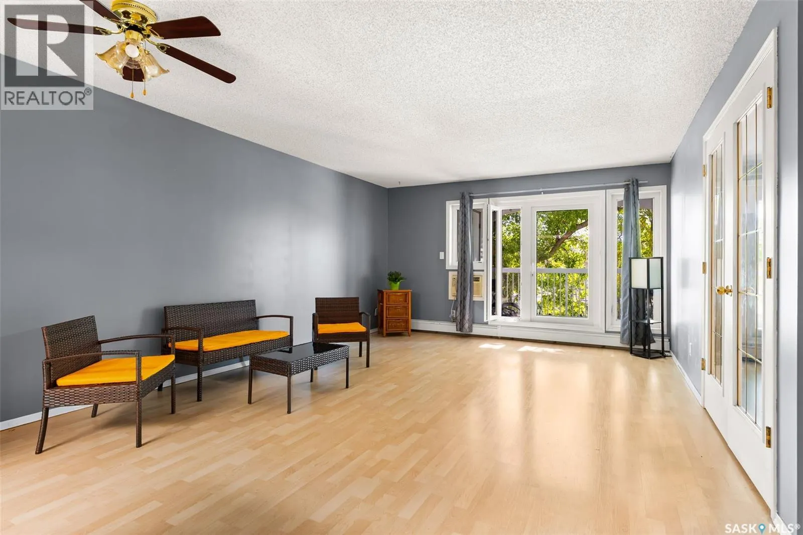 201 960 Assiniboine AVENUE