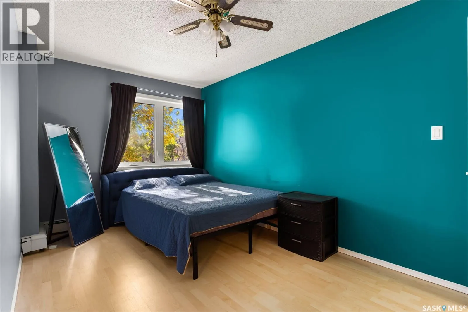 201 960 Assiniboine AVENUE
