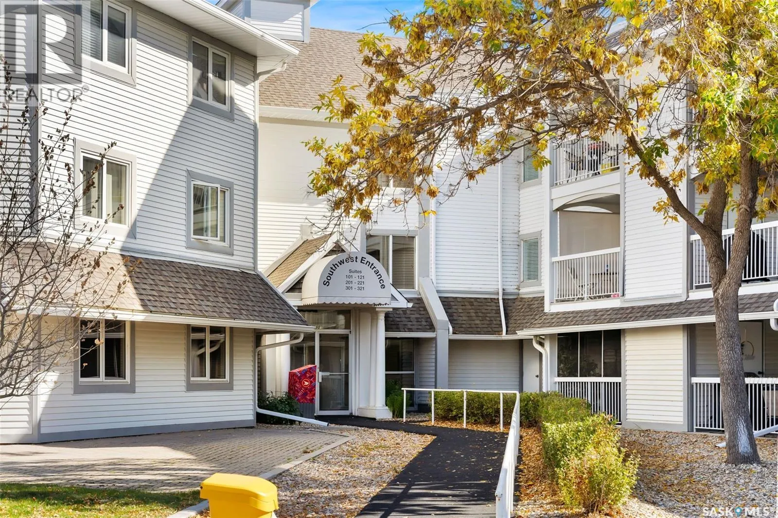 201 960 Assiniboine AVENUE