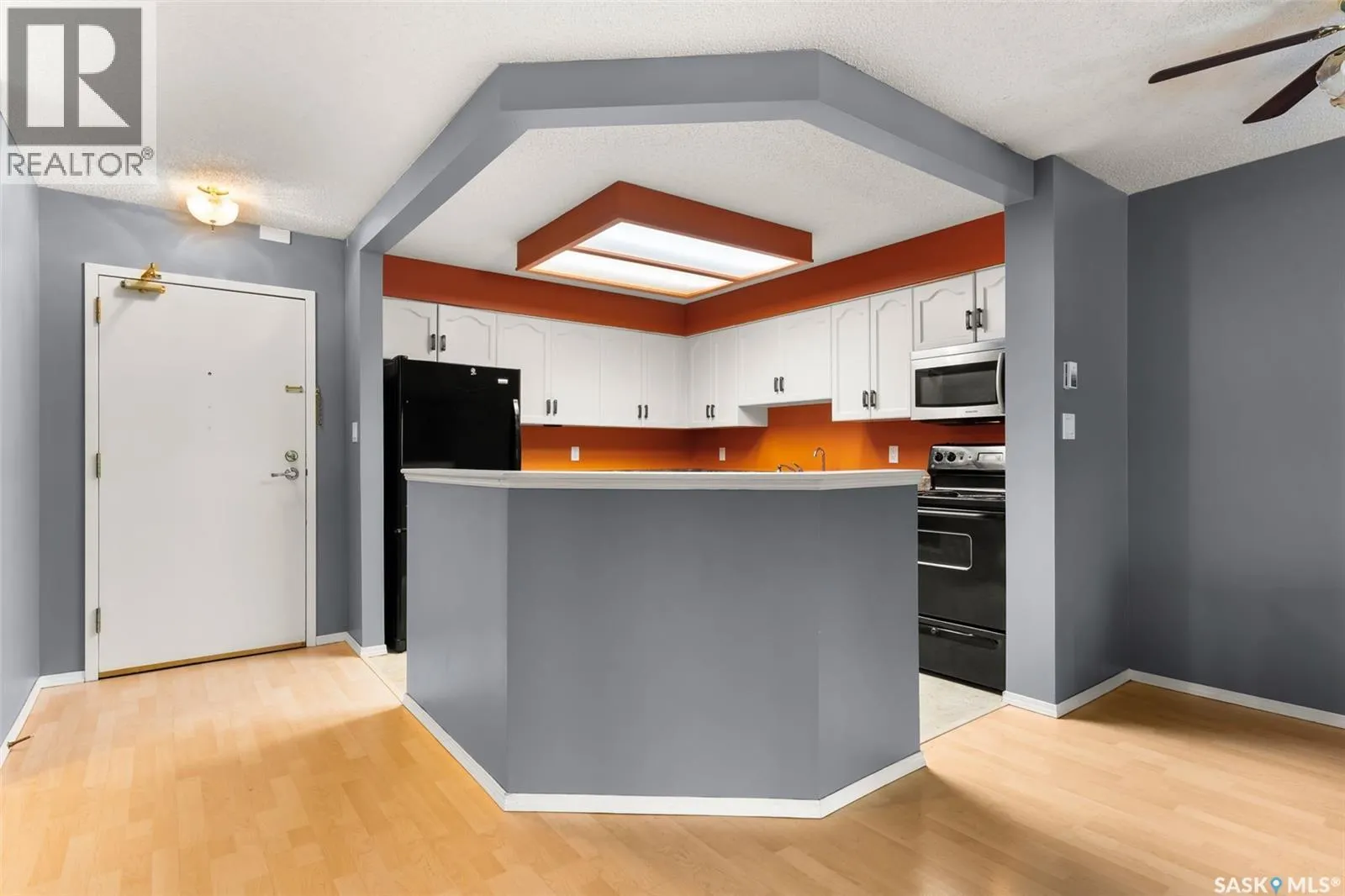 201 960 Assiniboine AVENUE