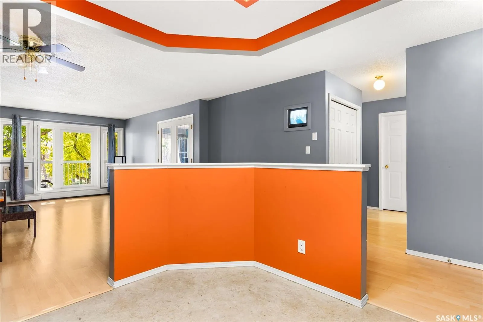 201 960 Assiniboine AVENUE