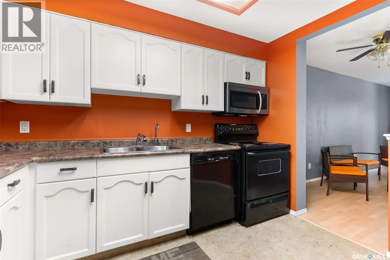 201 960 Assiniboine AVENUE