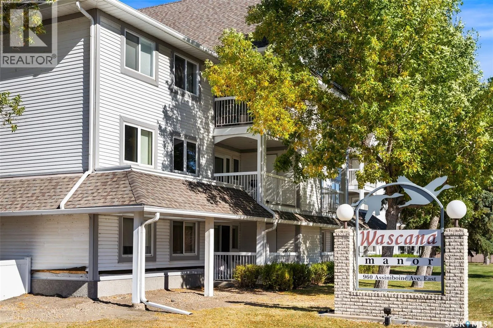 201 960 Assiniboine AVENUE
