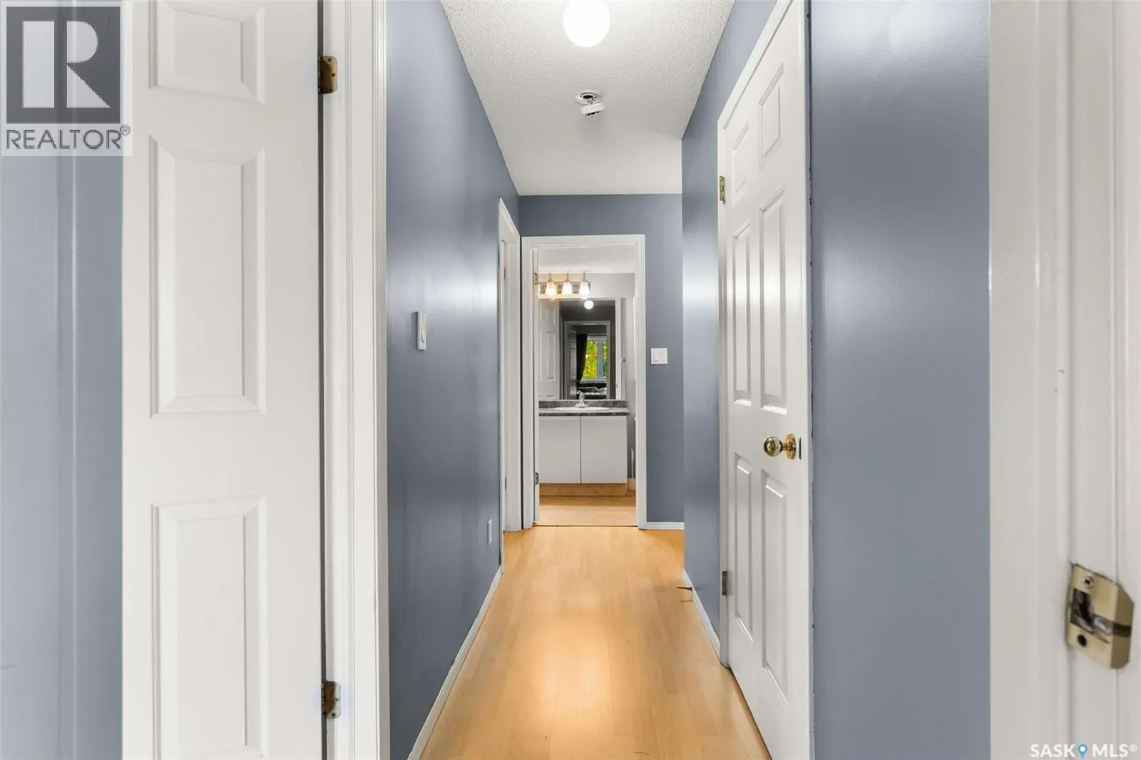 201 960 Assiniboine AVENUE