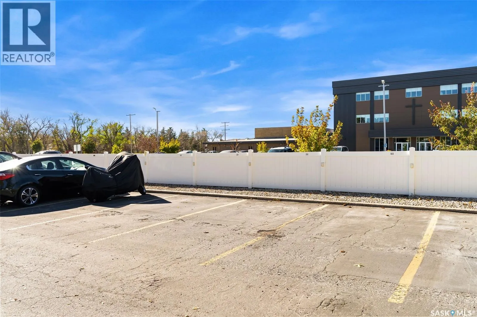 201 960 Assiniboine AVENUE