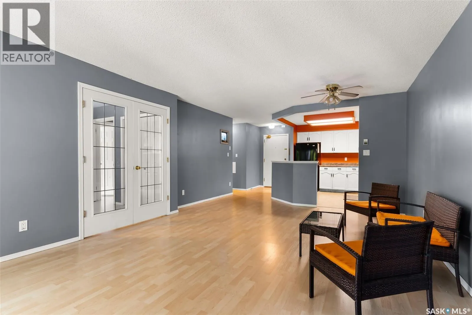 201 960 Assiniboine AVENUE