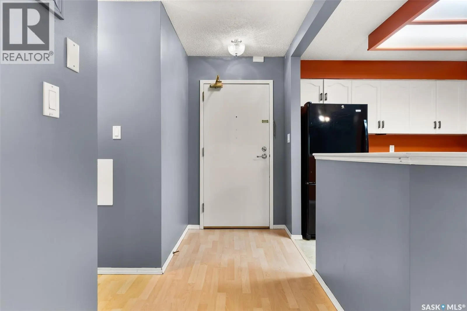 201 960 Assiniboine AVENUE