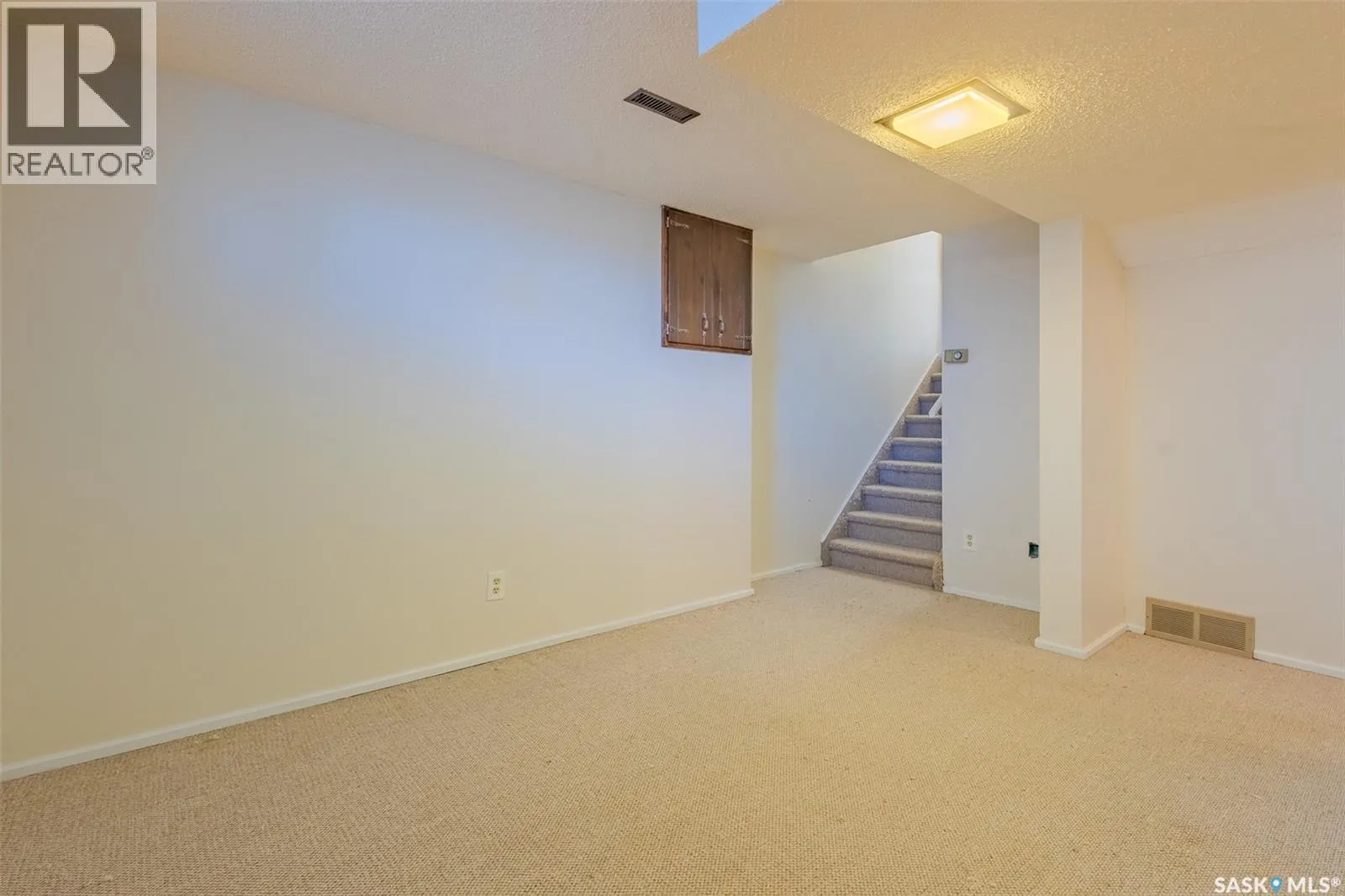 3 215 Primrose DRIVE