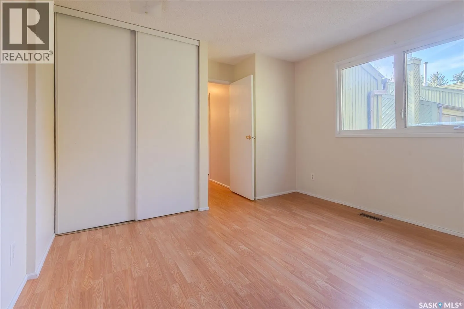 3 215 Primrose DRIVE