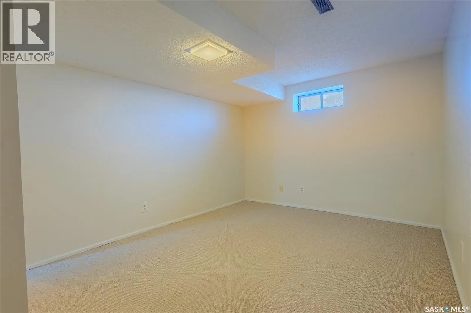 3 215 Primrose DRIVE
