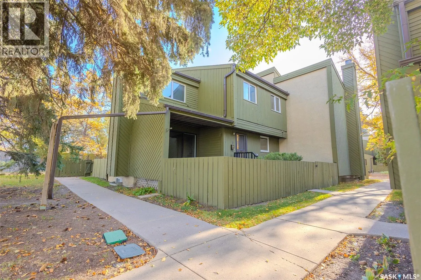 3 215 Primrose DRIVE