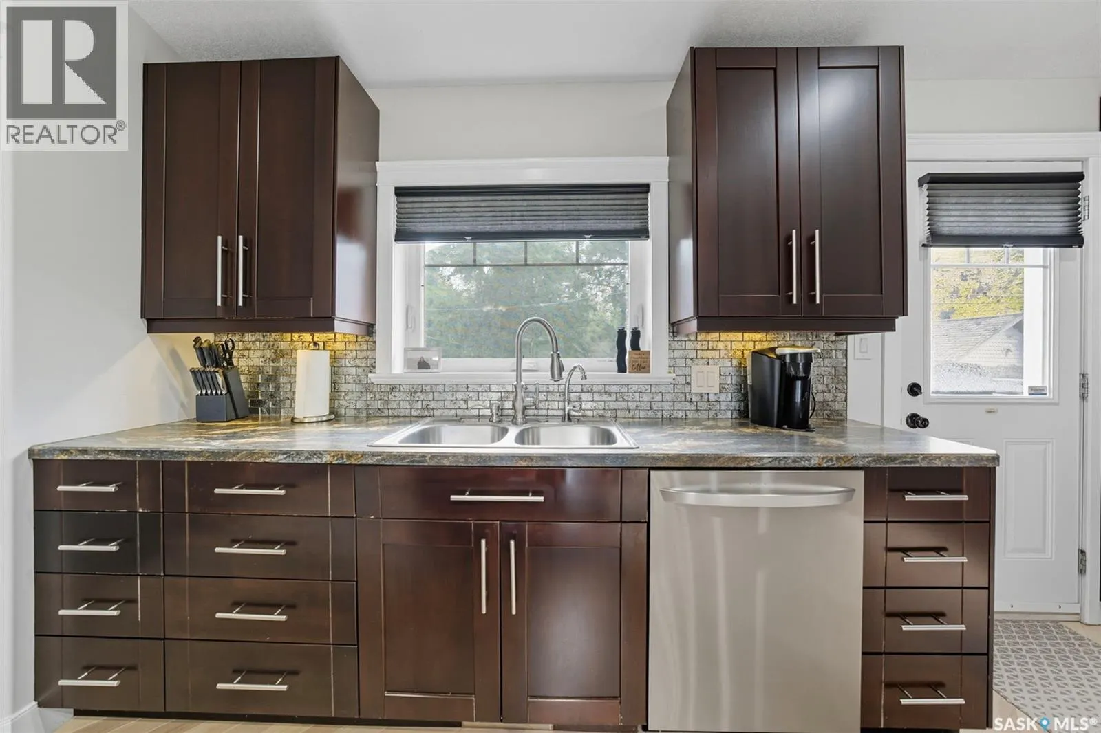 101 6th AVENUE W