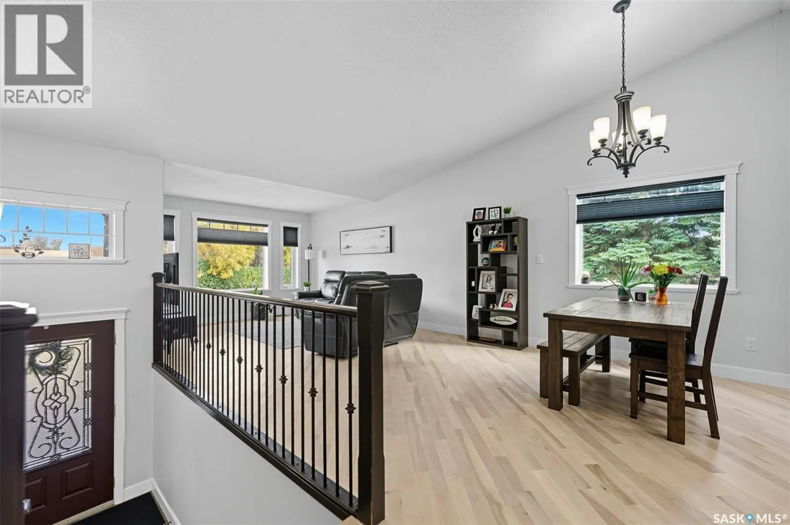 101 6th AVENUE W