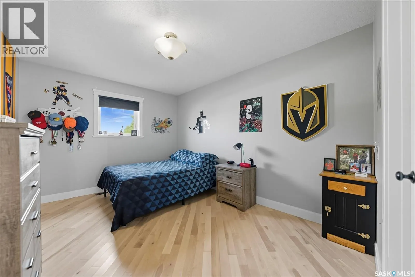 101 6th AVENUE W