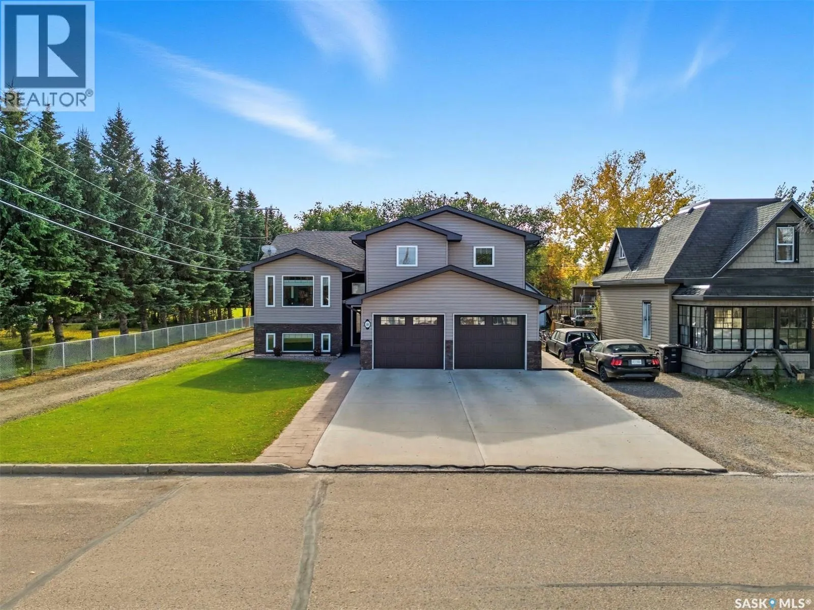 101 6th AVENUE W
