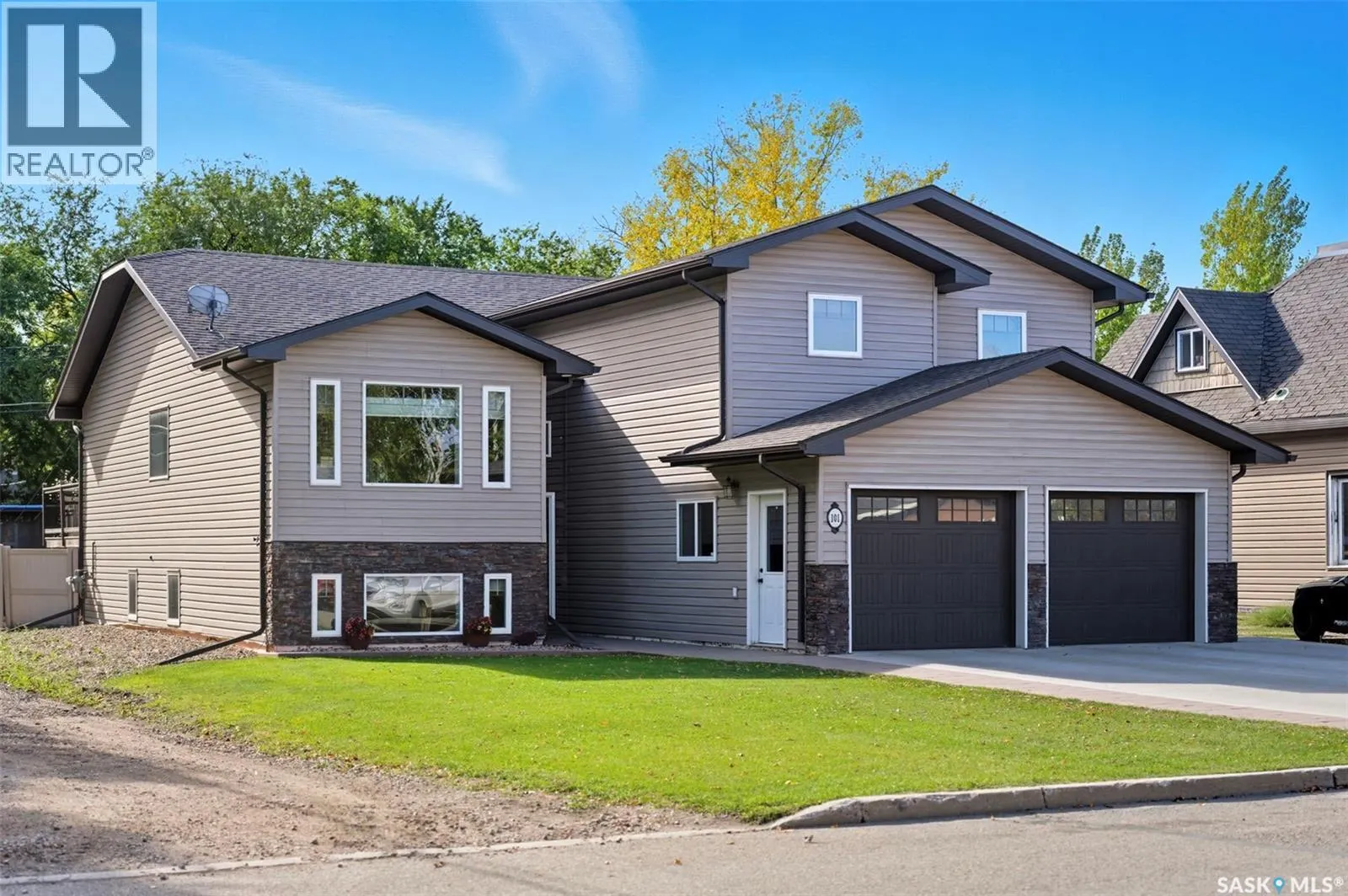 101 6th AVENUE W