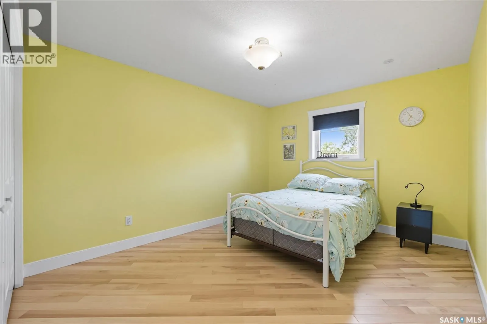 101 6th AVENUE W