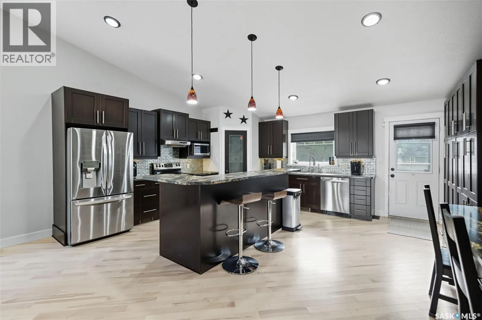 101 6th AVENUE W