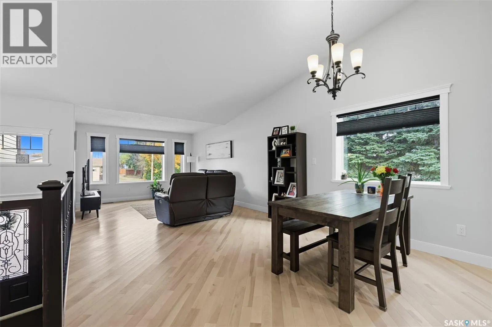 101 6th AVENUE W