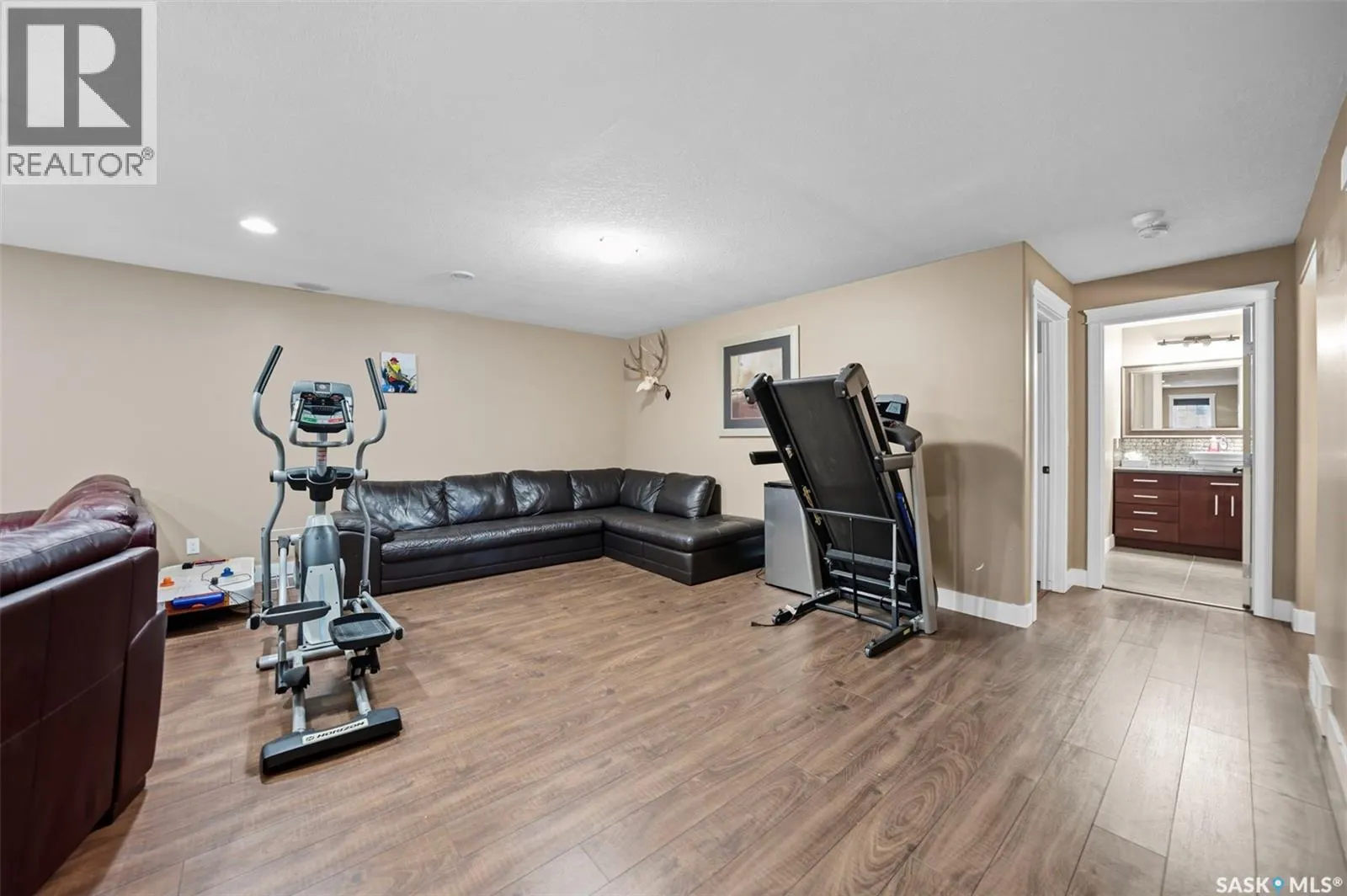 101 6th AVENUE W