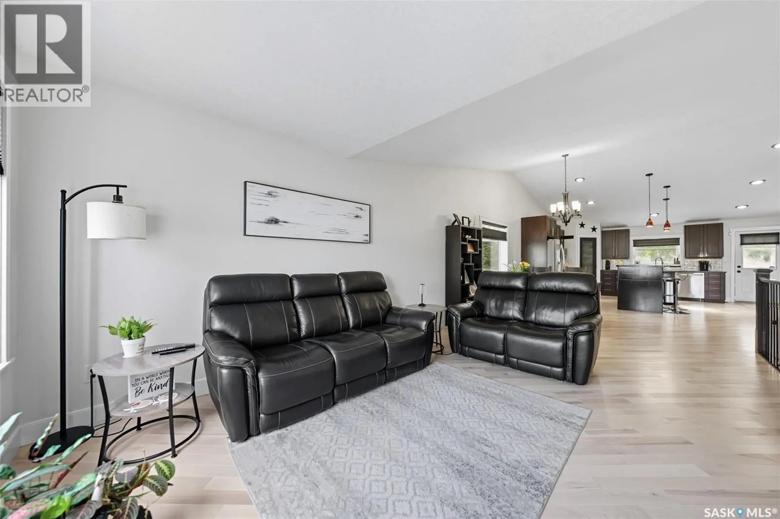 101 6th AVENUE W