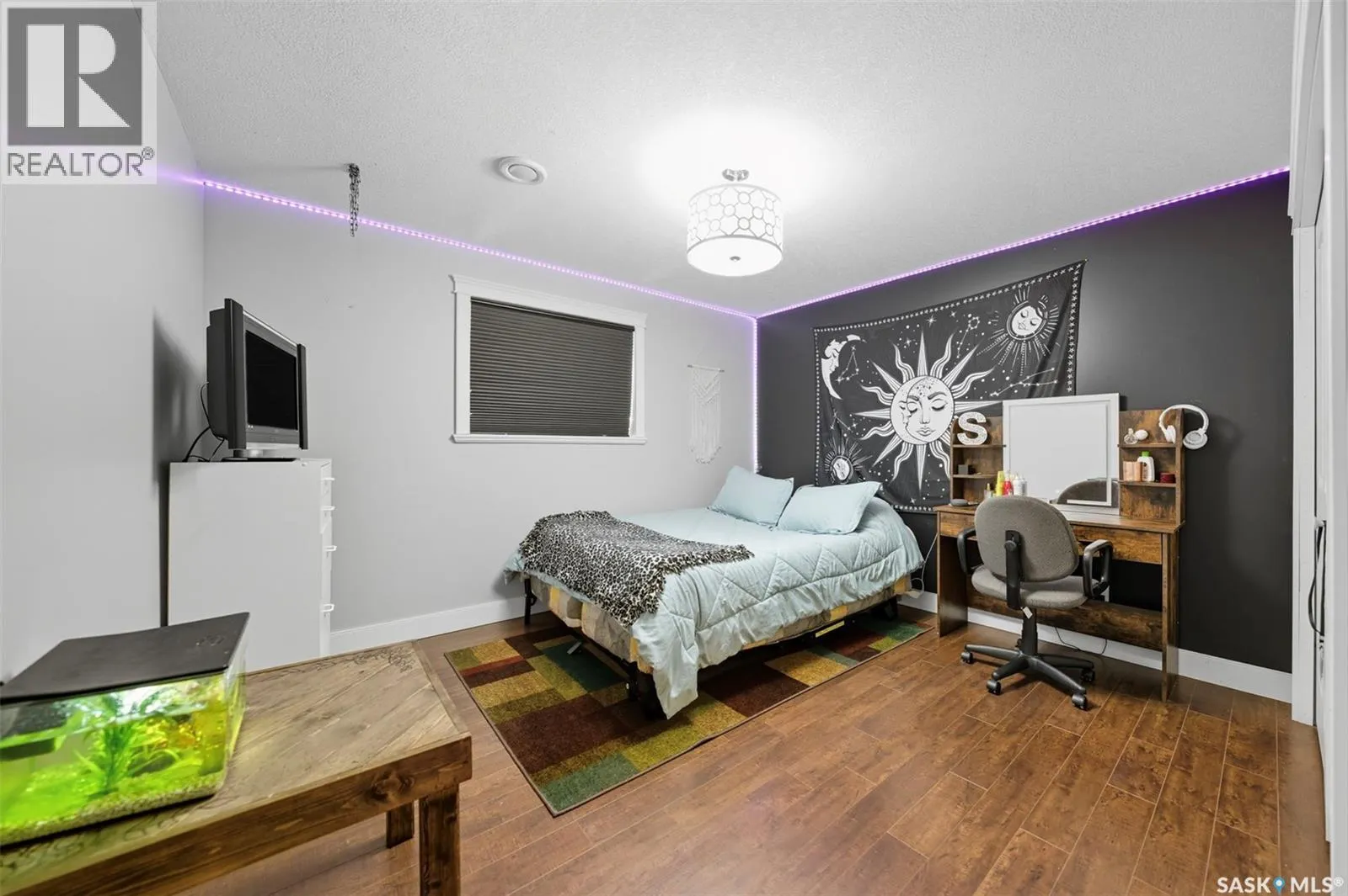 101 6th AVENUE W